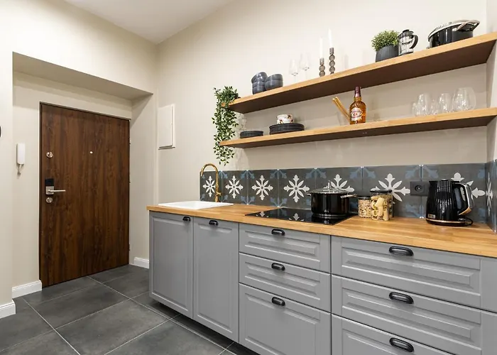 Househost : Topolowa 26/17