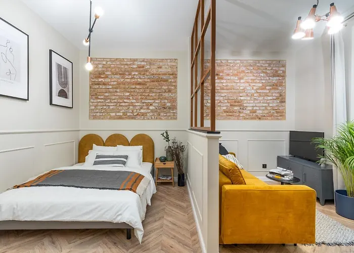 Househost : Topolowa 26/17